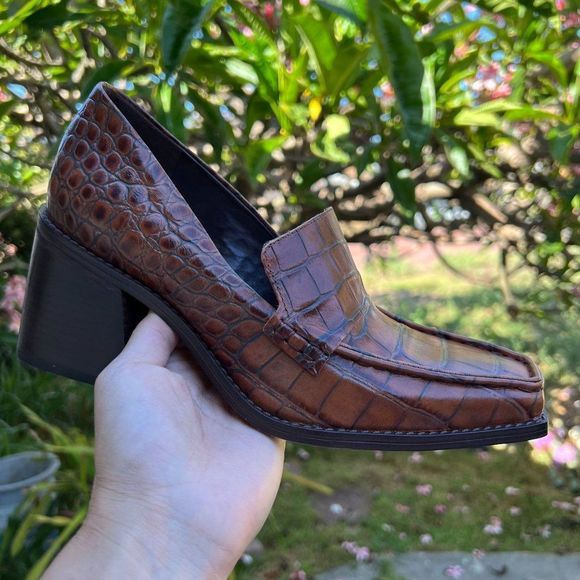 Vince Camuto Shoes - Vince Camuto Segellis Loafer Pointed Toe Sz 8.5M in Brandy Crocs Embossed